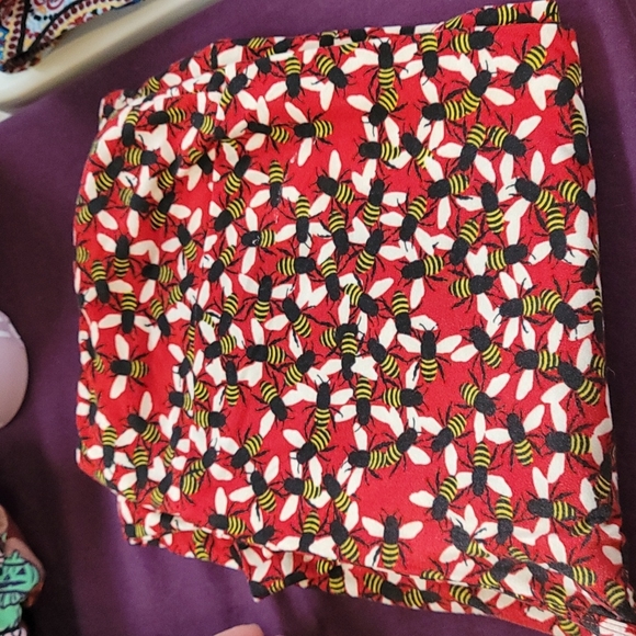 Lularoe Tall and Curvy Bees leggings - Picture 1 of 2